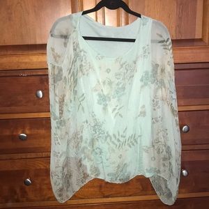 Super cute flowy top